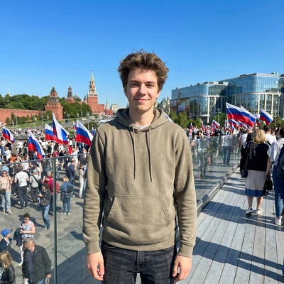 Городской праздник в День России — AI промт для Nano Banana Pro